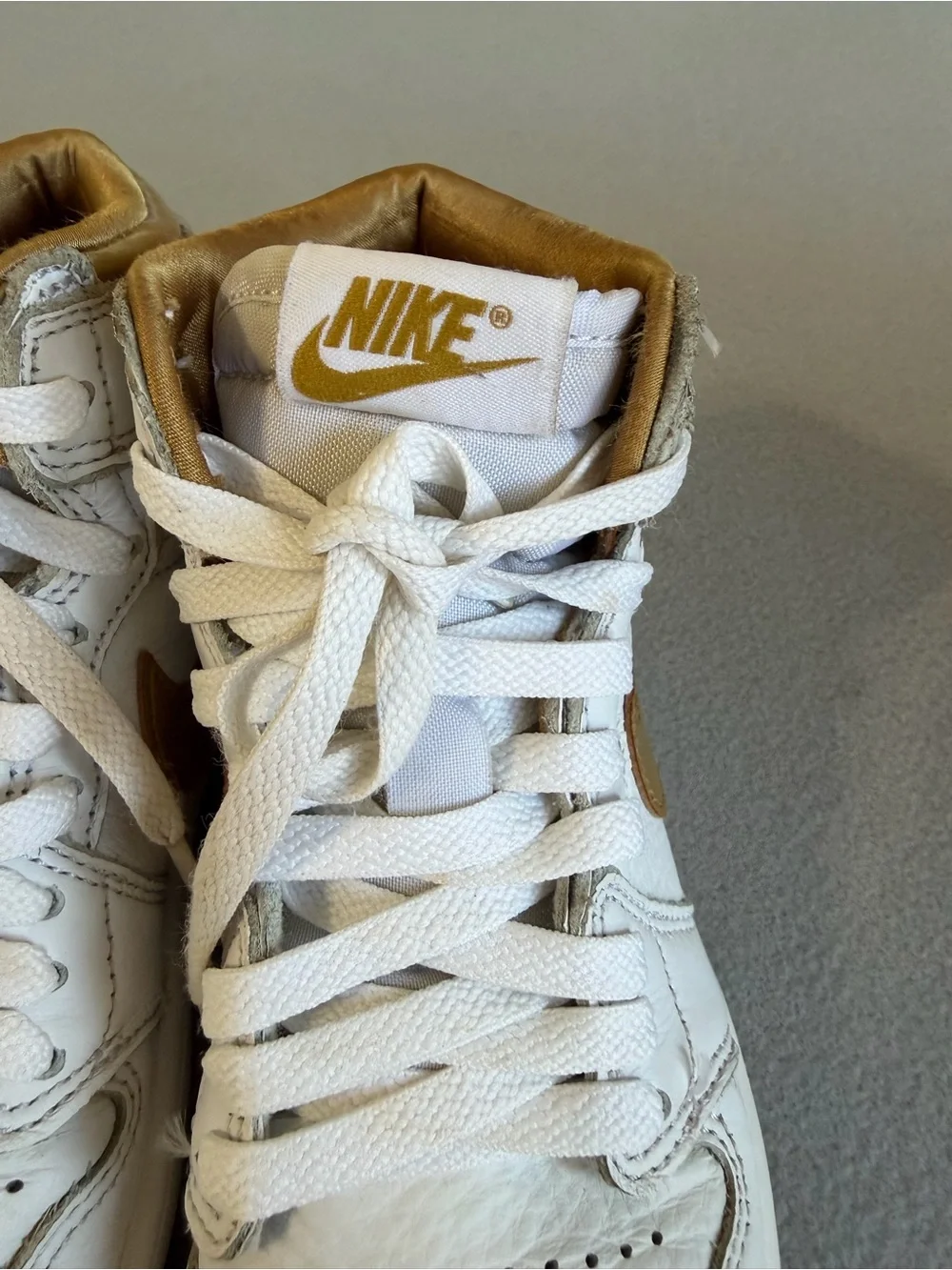 Nike Jordan 1 Retro High OG Kids Shoes 1.5Y White Metallic Gold FD2597-107